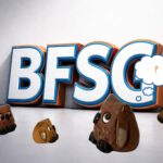 Barrierefreiheit, Grafik: Kleine Eulen vor großen Buchstaben BFSG